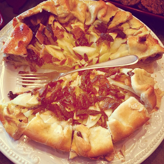 Rosemary Apple Tart with Bacon and Caramelized Onions